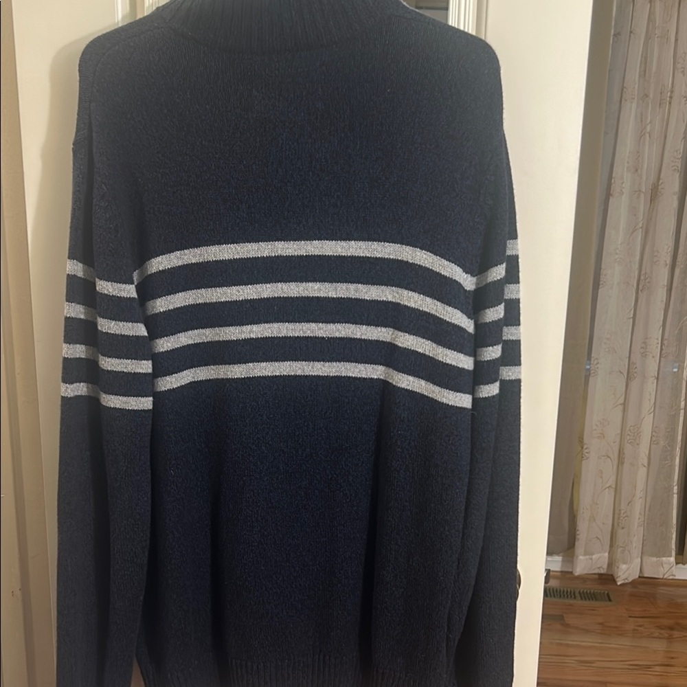 Urban Outfitters Navy Blue and Gray Men's Sweater great condition - Picture 9 of 10